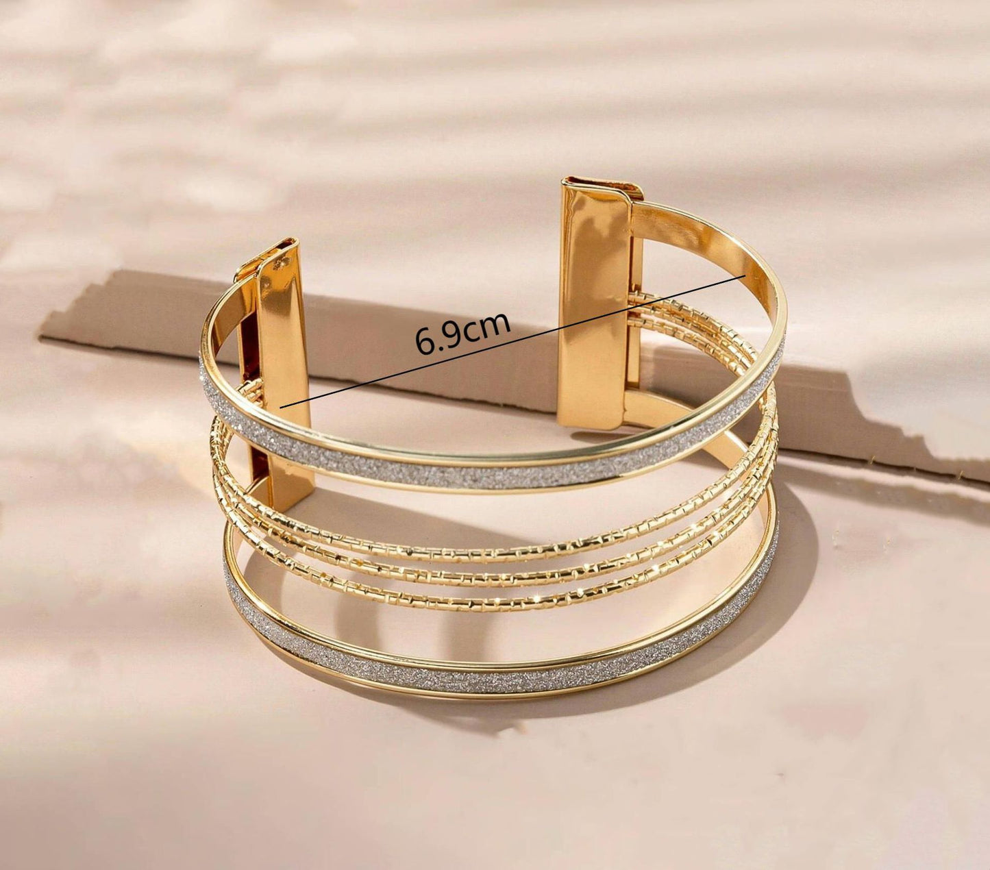 Bracelet géométrique creux givré à personnalité polyvalente