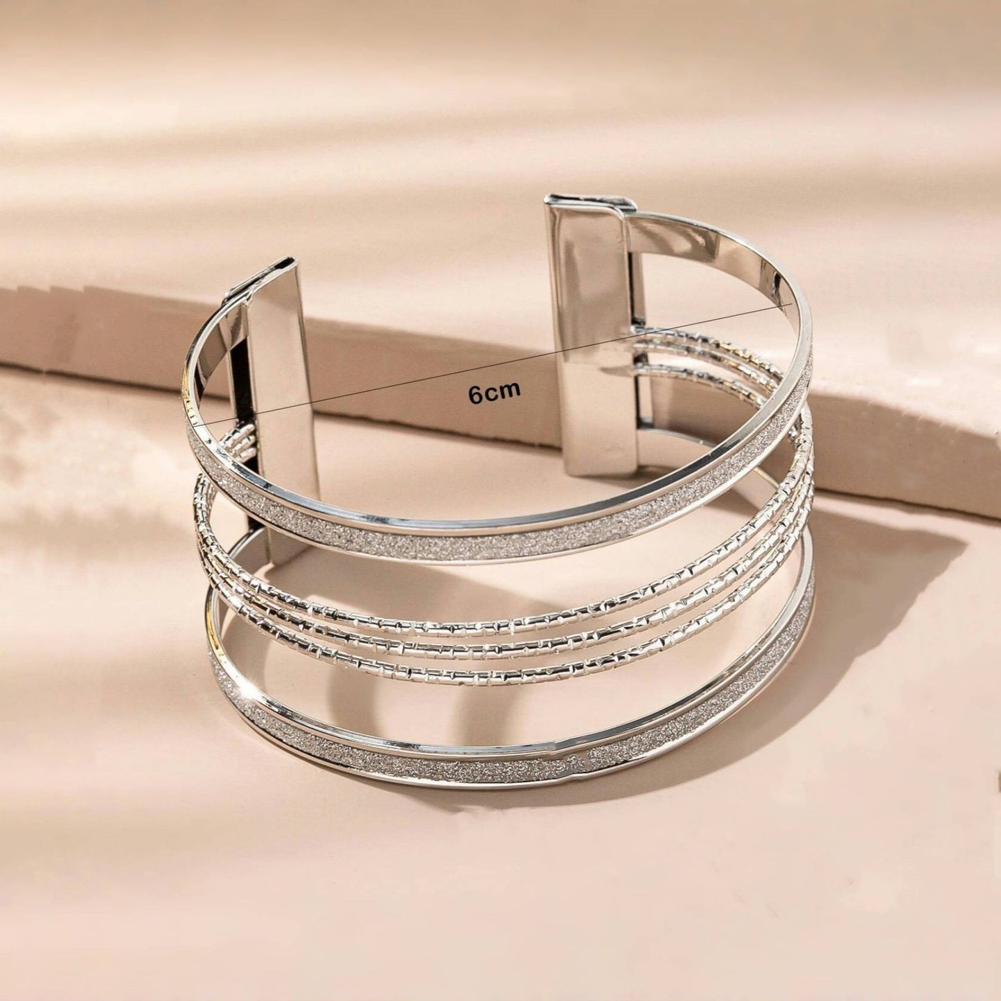 Bracelet géométrique creux givré à personnalité polyvalente