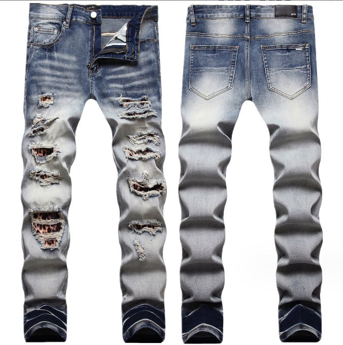 Jean usé de couleur claire pour homme avec patchs endommagés